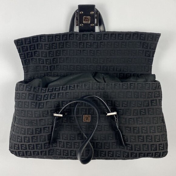 Fendi Large Baguette Bag - Picture 4 of 16